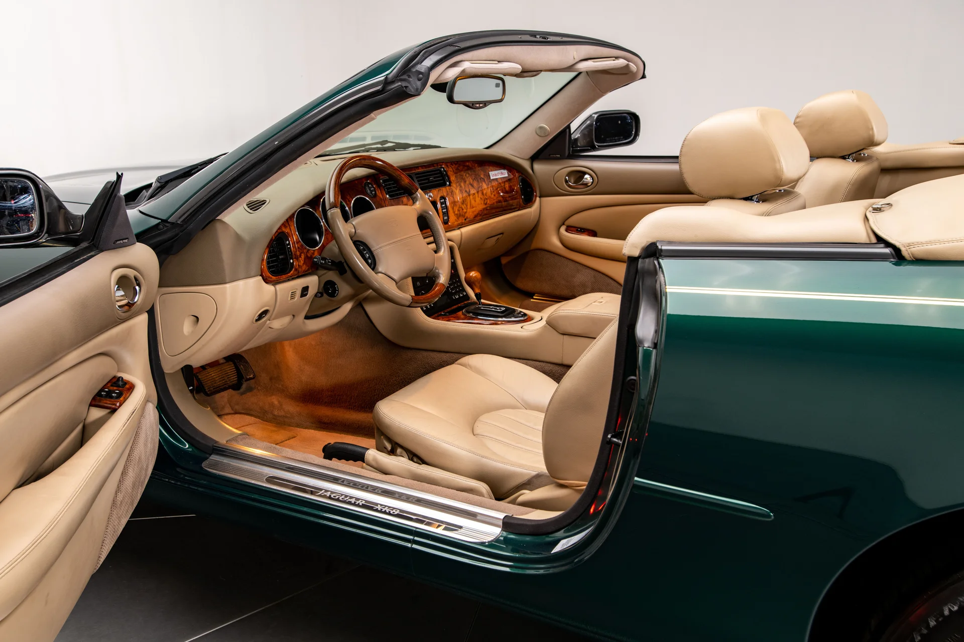2003 Jaguar XK8 - Image 12