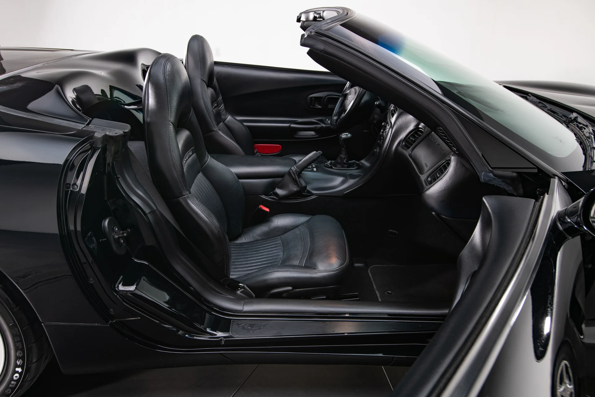 2004 Chevrolet Corvette - Image 13