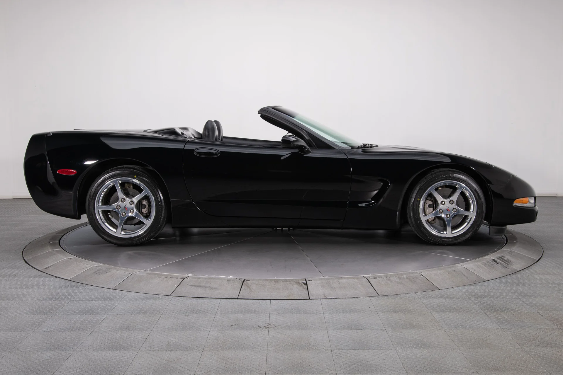 2004 Chevrolet Corvette - Image 7