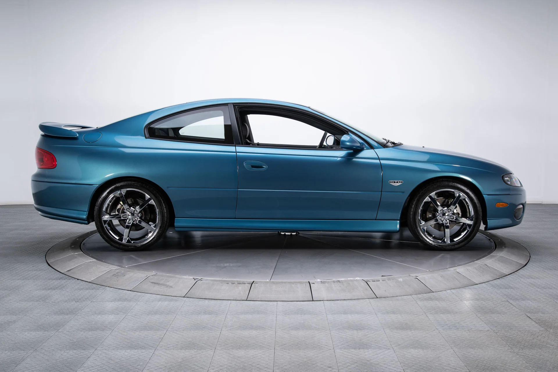 2004 Pontiac GTO - Image 6