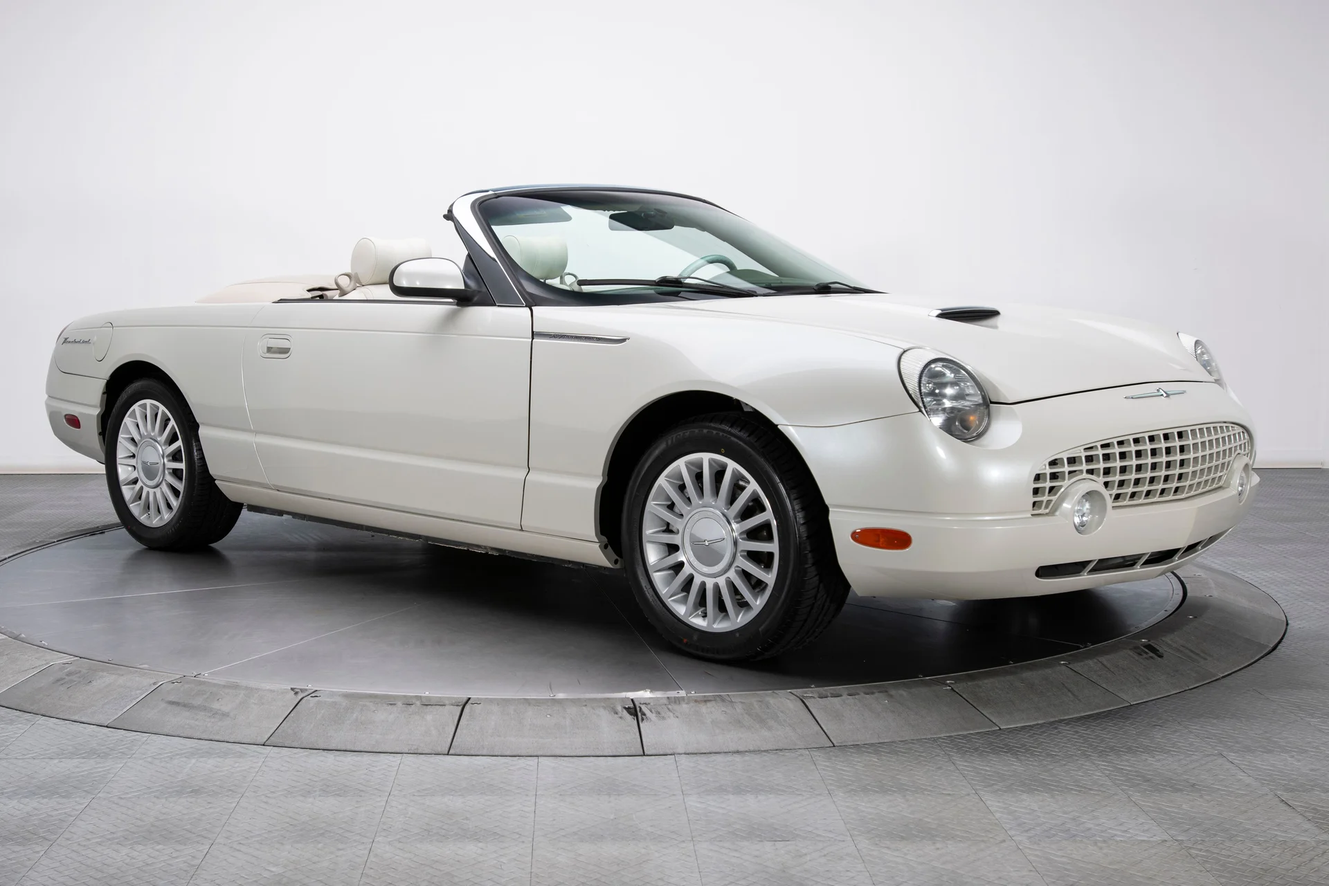 2005 Ford Thunderbird - Image 8