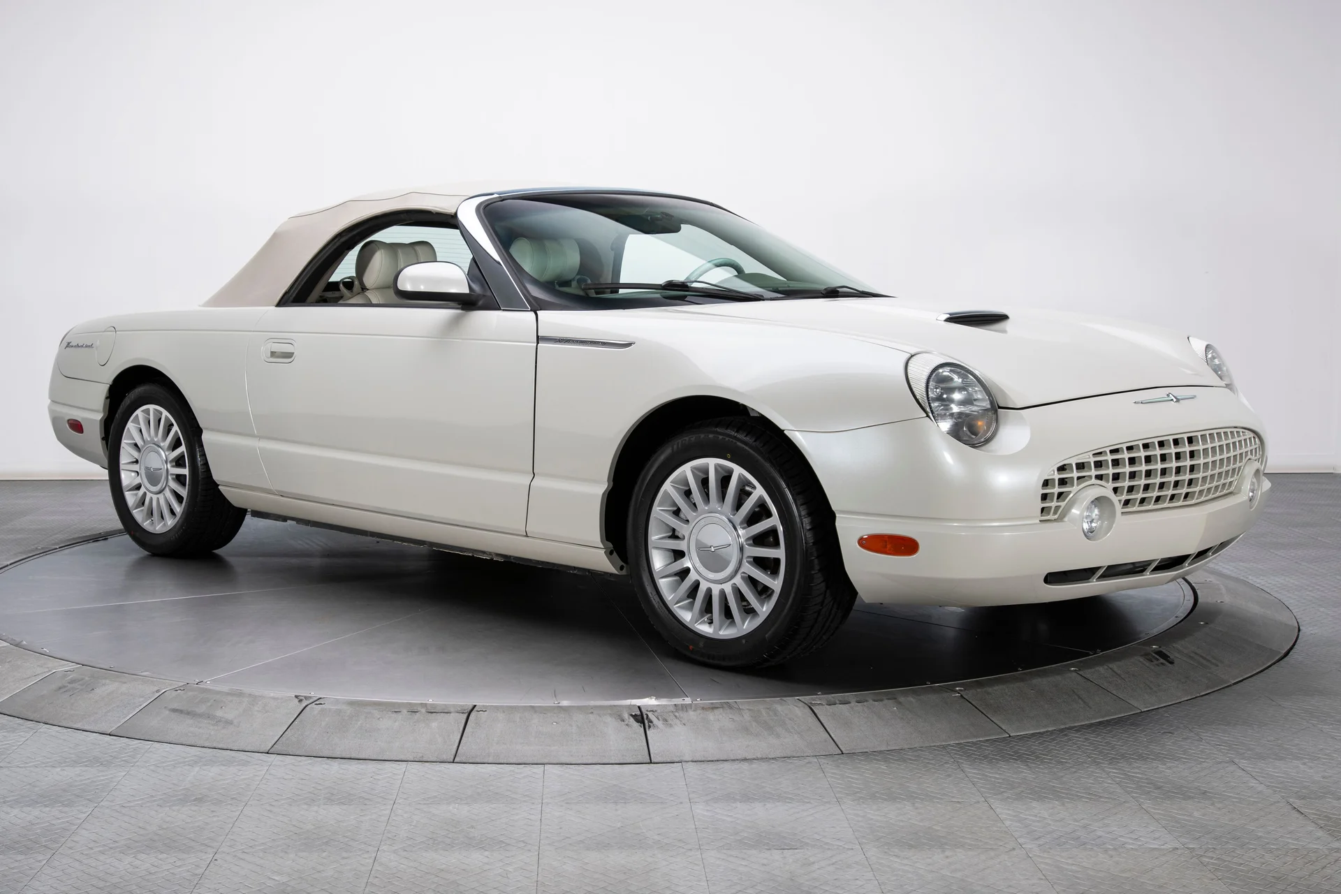 2005 Ford Thunderbird - Image 9
