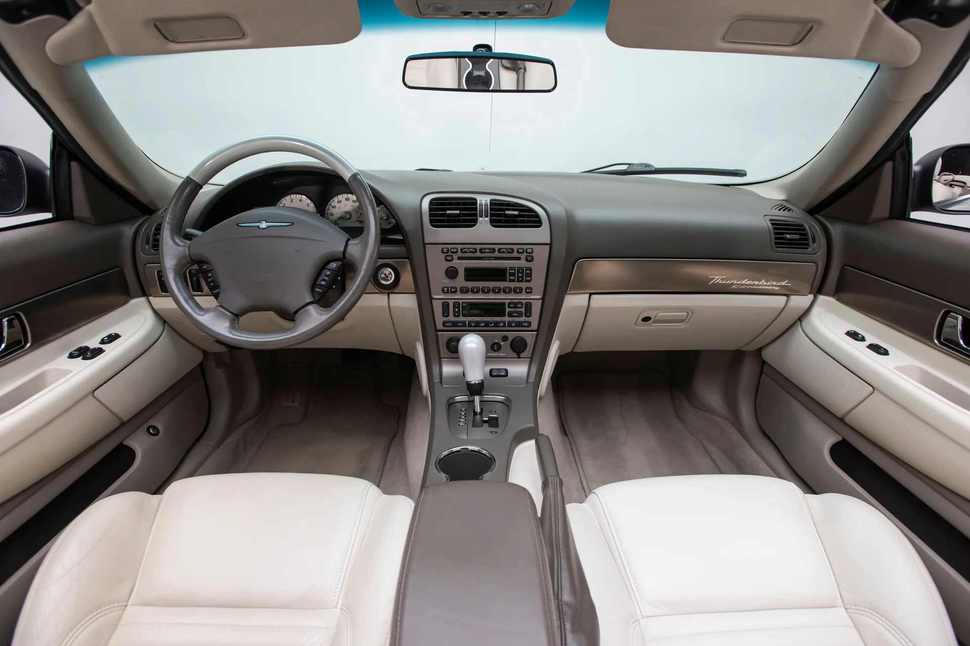 2005 Ford Thunderbird - Image 13