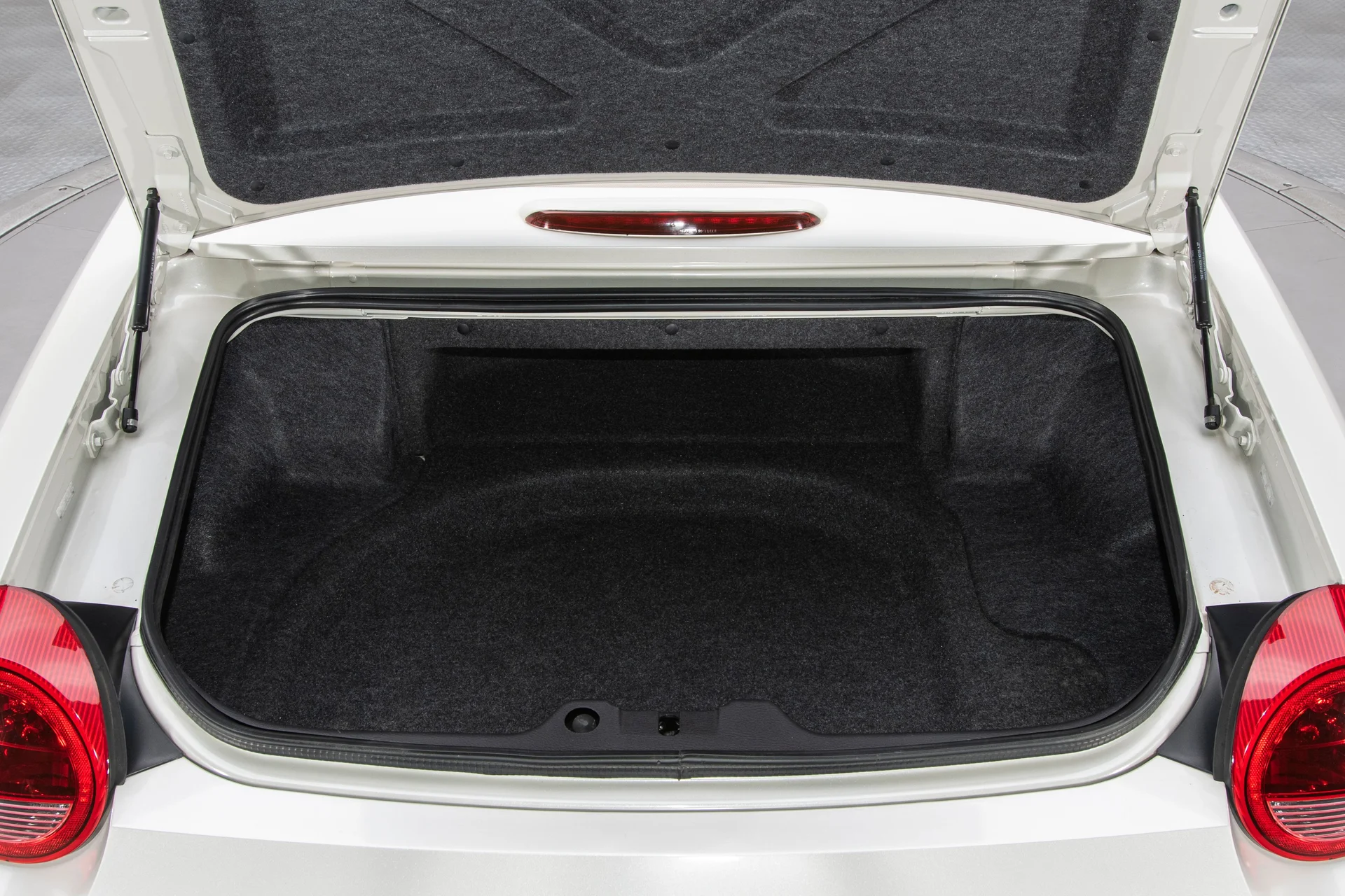 2005 Ford Thunderbird - Image 16