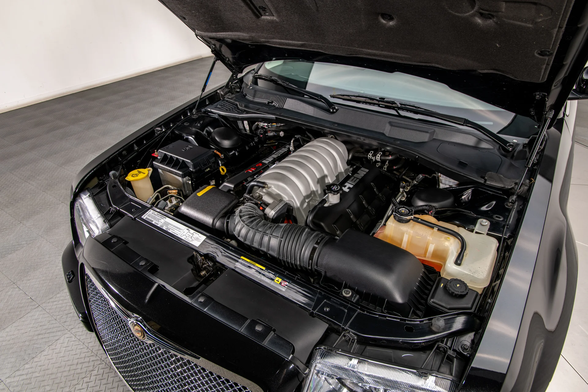 2006 Chrysler 300C SRT-8 - Image 10