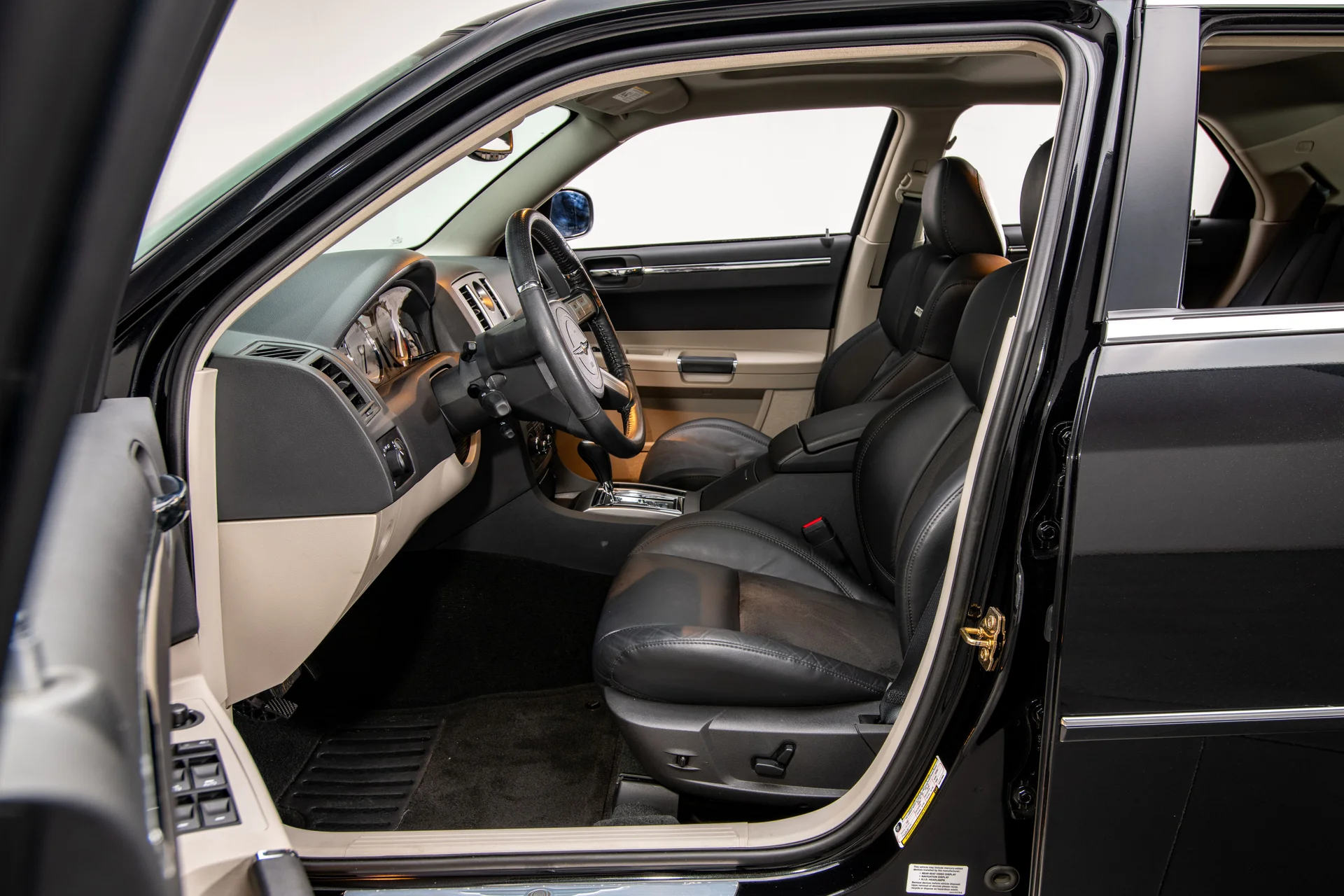 2006 Chrysler 300C SRT-8 - Image 12