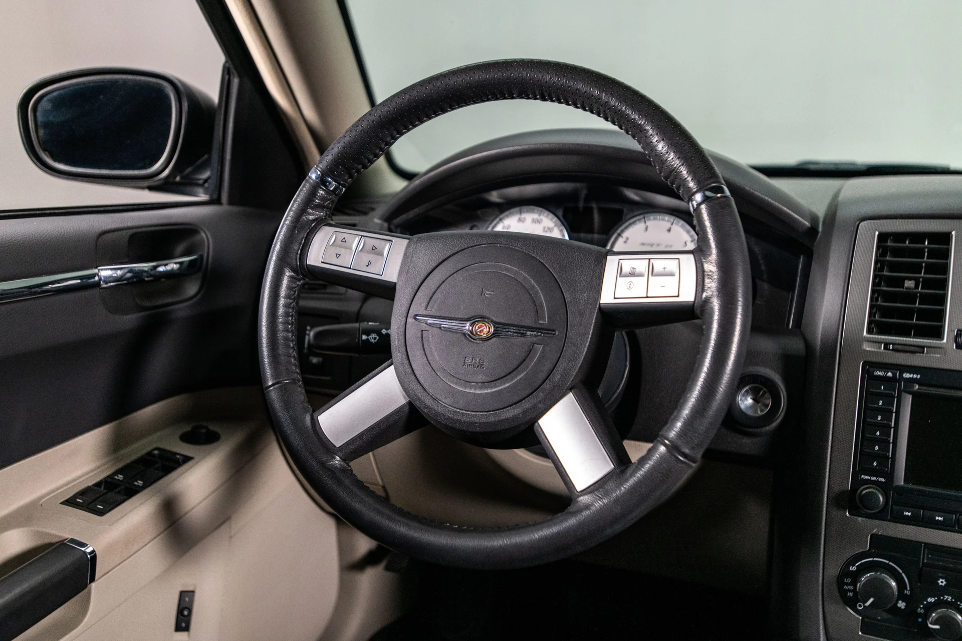 2006 Chrysler 300C SRT-8 - Image 14