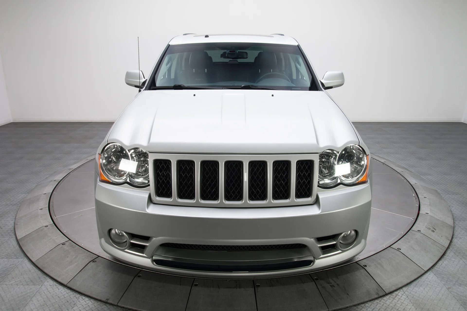 2008 Jeep Grand Cherokee SRT - Image 9