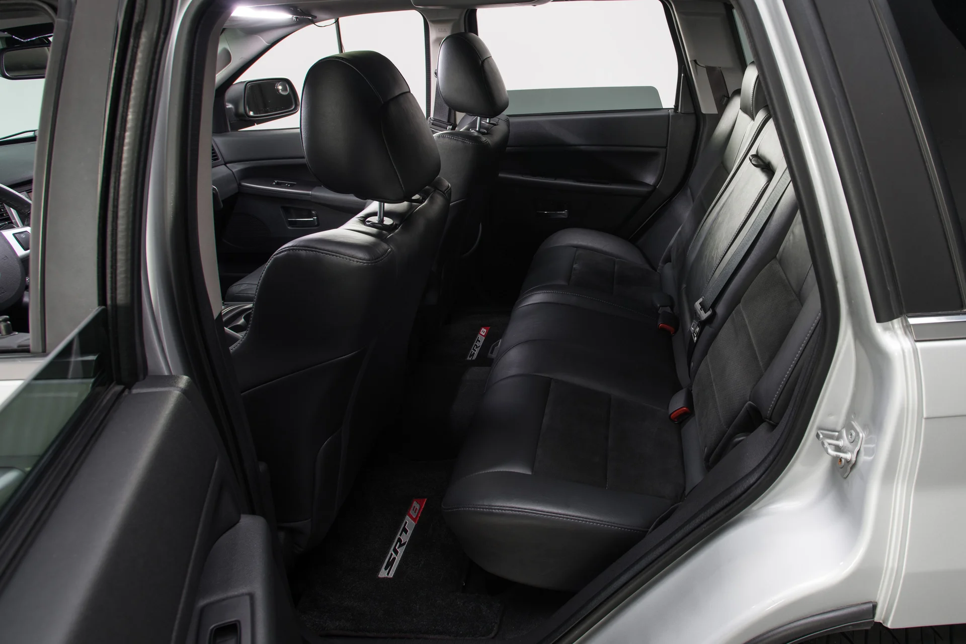 2008 Jeep Grand Cherokee SRT - Image 13