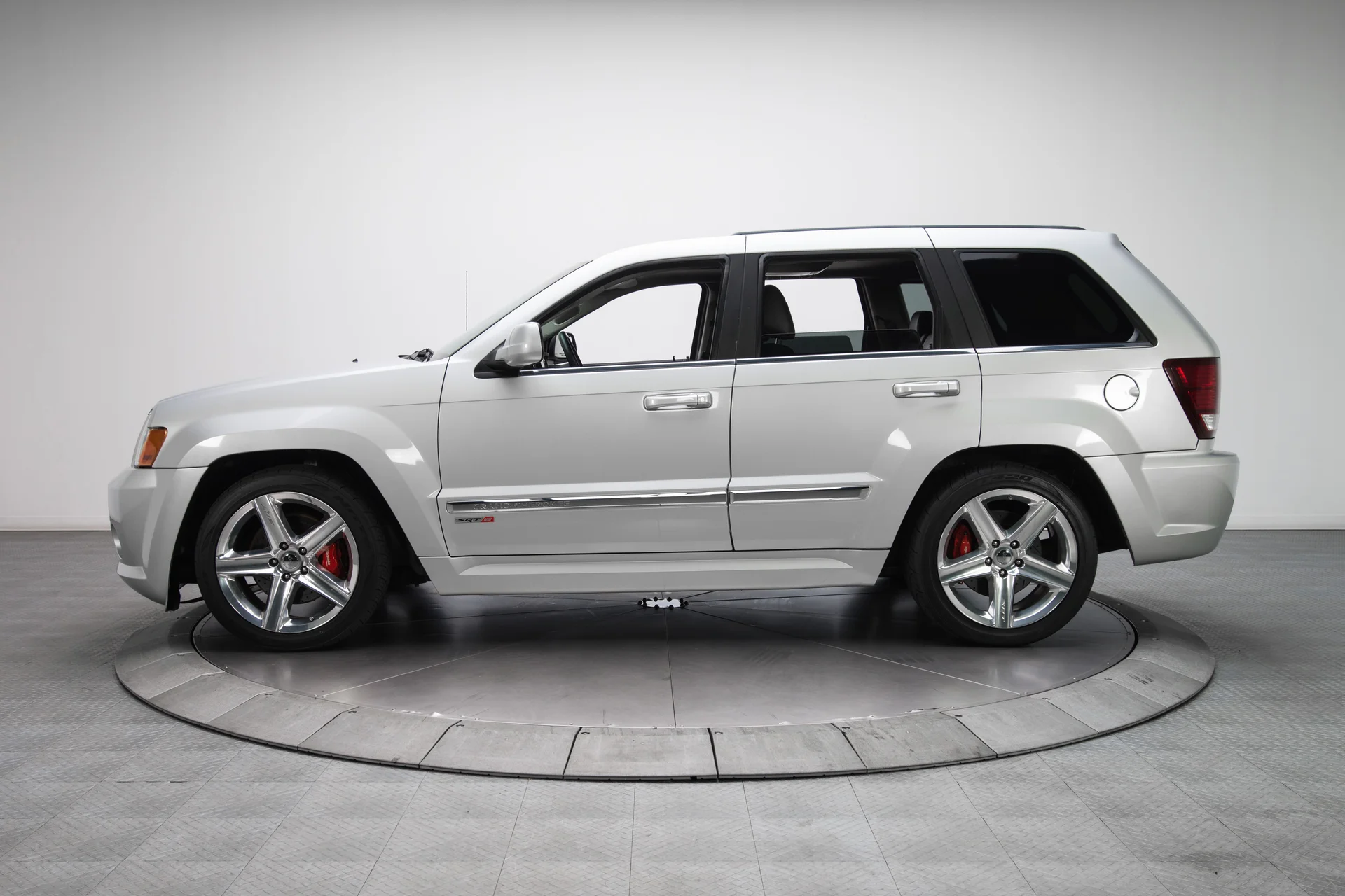 2008 Jeep Grand Cherokee SRT - Image 2