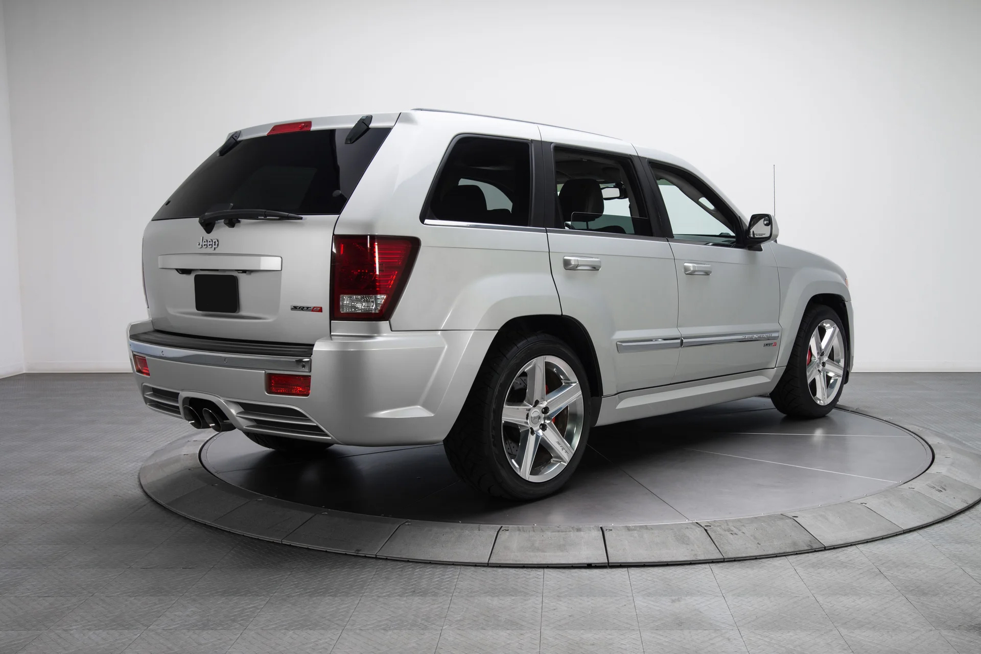 2008 Jeep Grand Cherokee SRT - Image 5