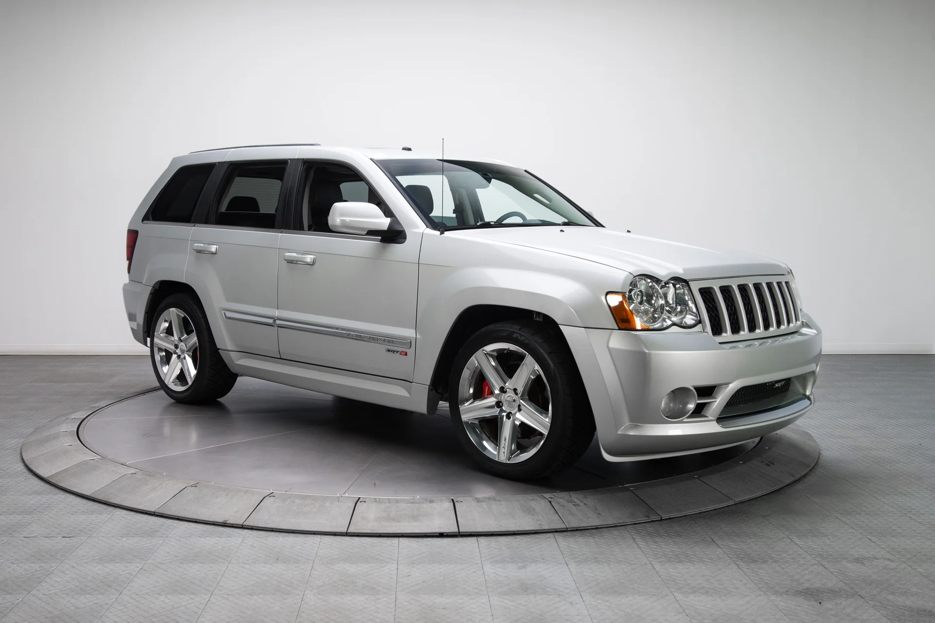 2008 Jeep Grand Cherokee SRT - Image 7