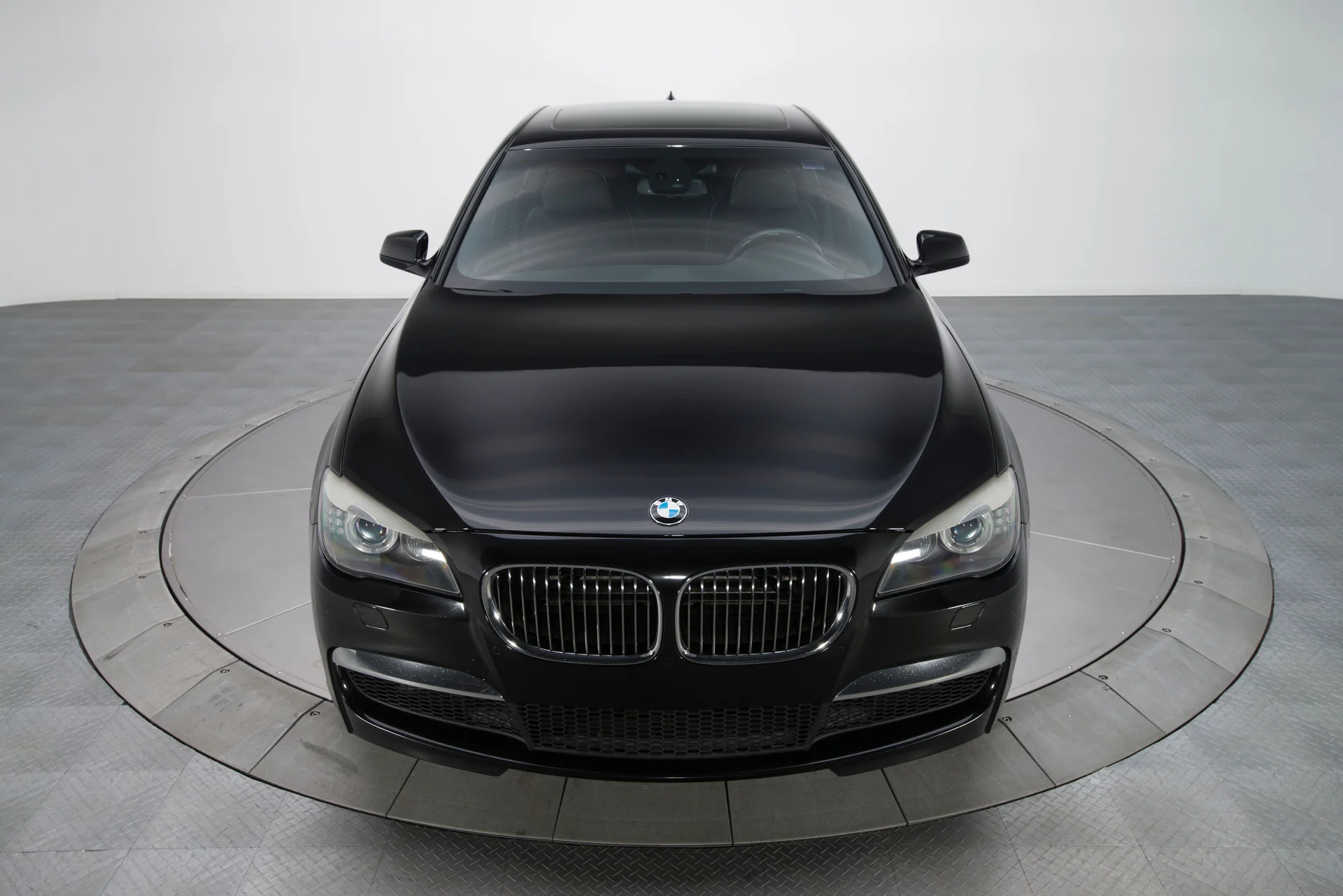 2010 BMW 750i - Image 9