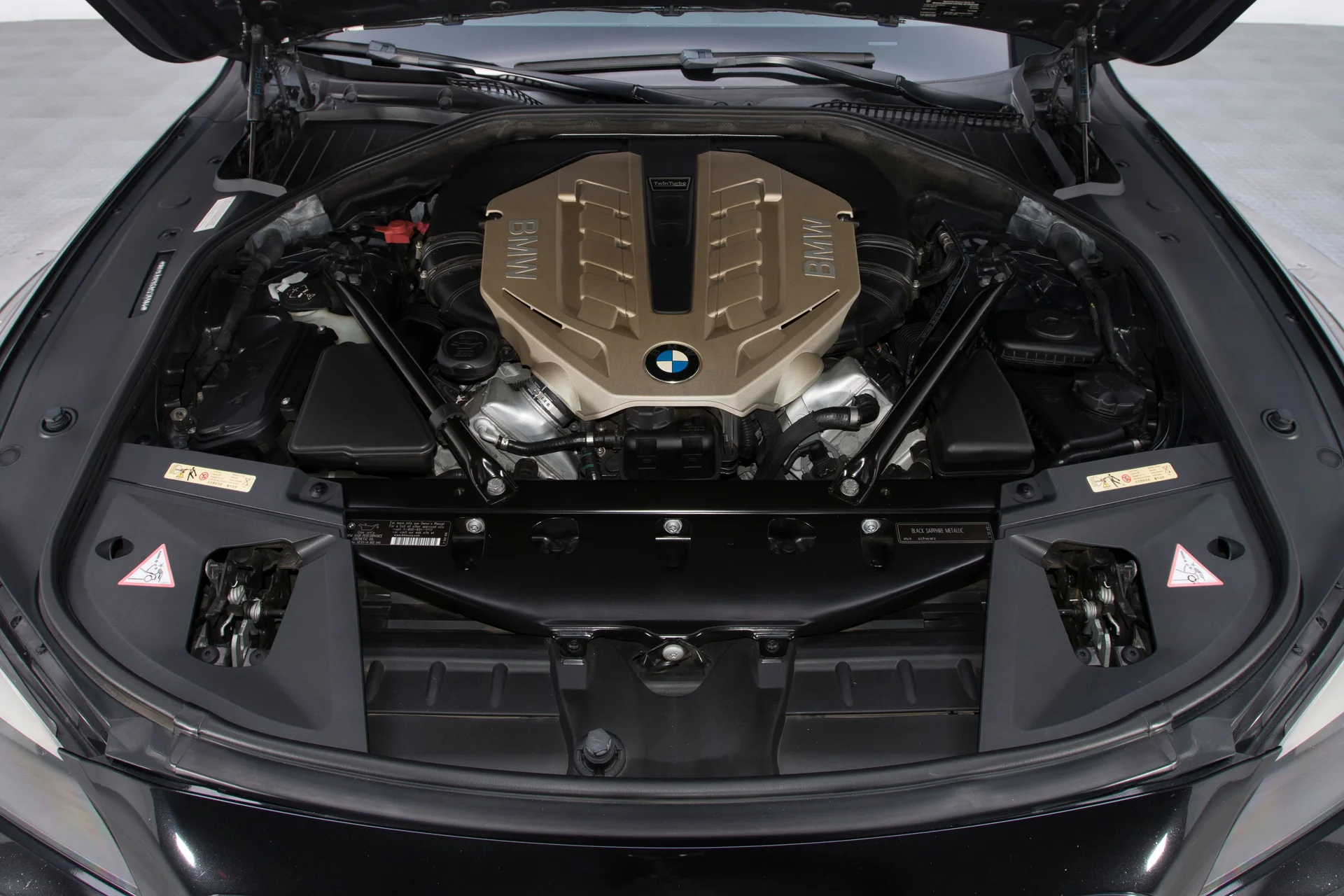 2010 BMW 750i - Image 10