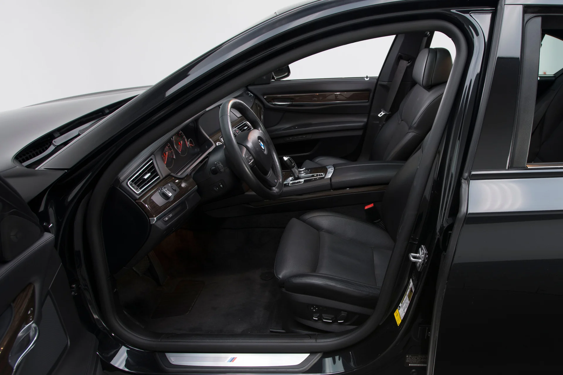 2010 BMW 750i - Image 13