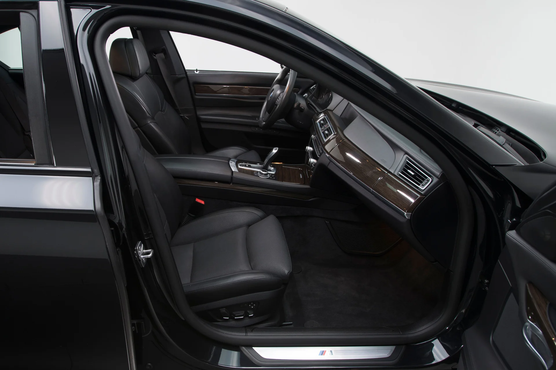 2010 BMW 750i - Image 16