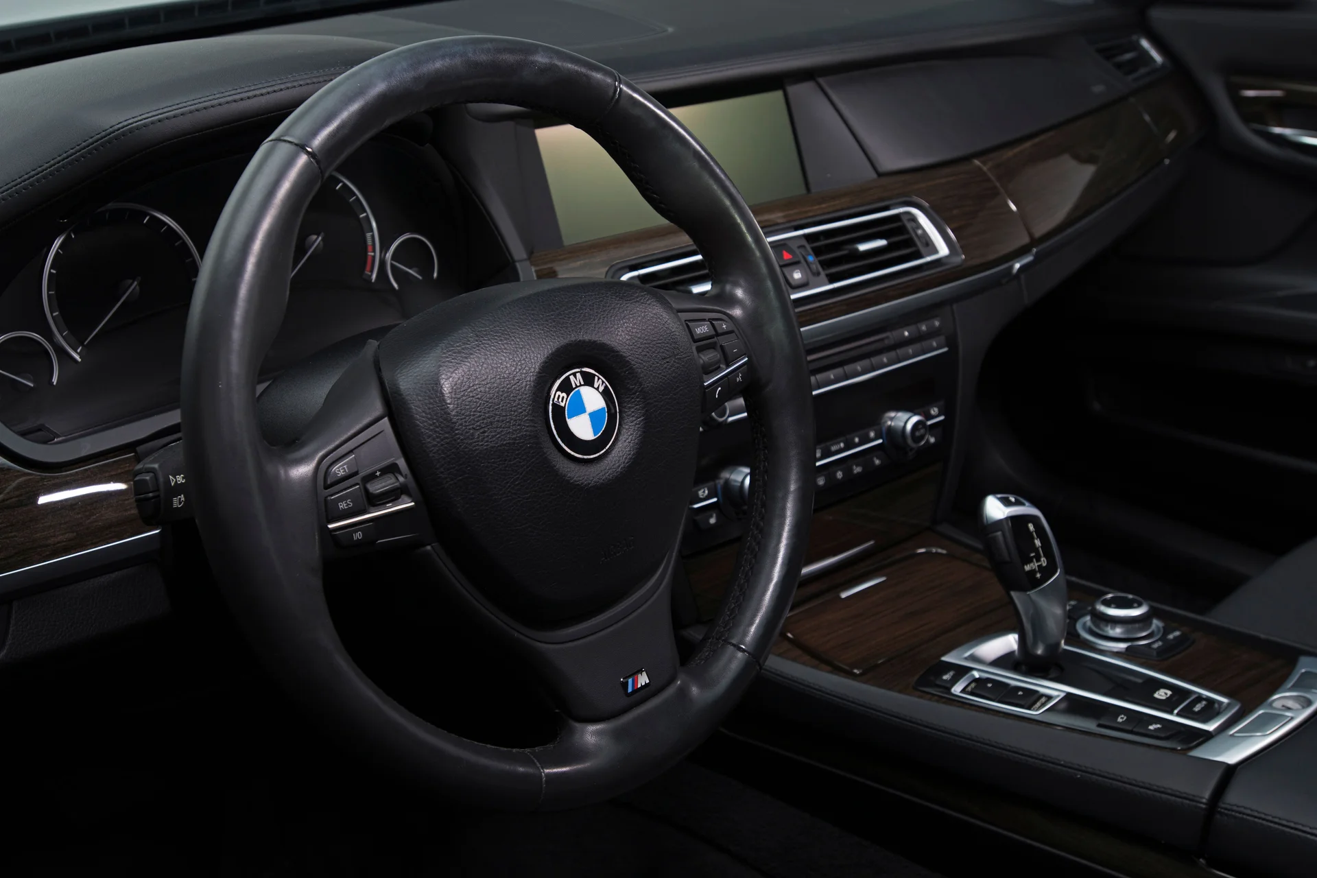 2010 BMW 750i - Image 17