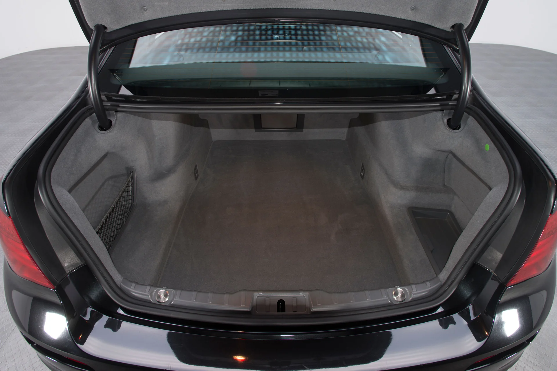 2010 BMW 750i - Image 18