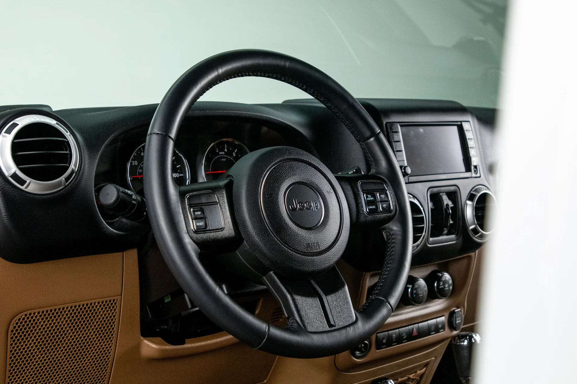 2016 Jeep Wrangler Sahara - Image 17