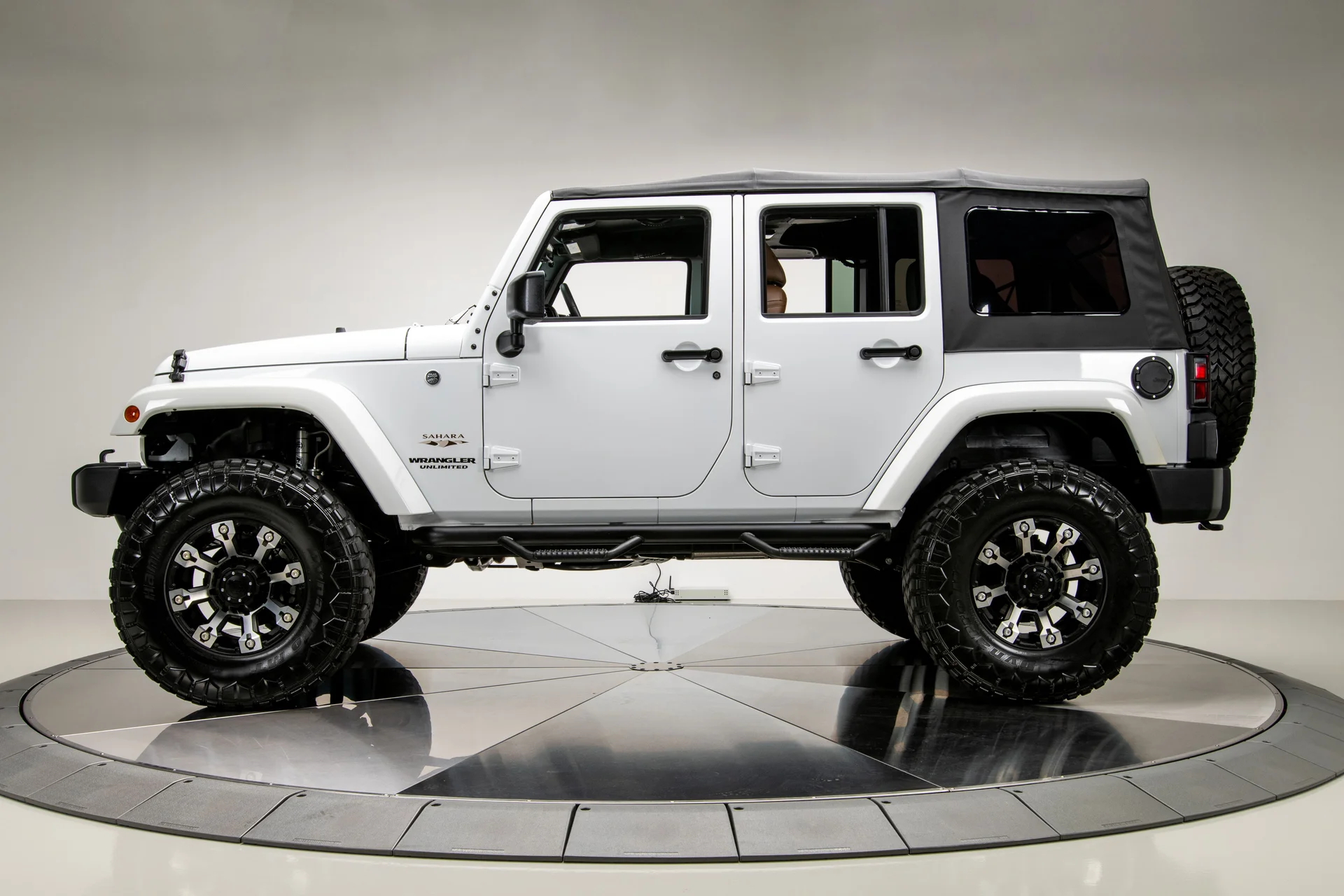 2016 Jeep Wrangler Sahara - Image 2