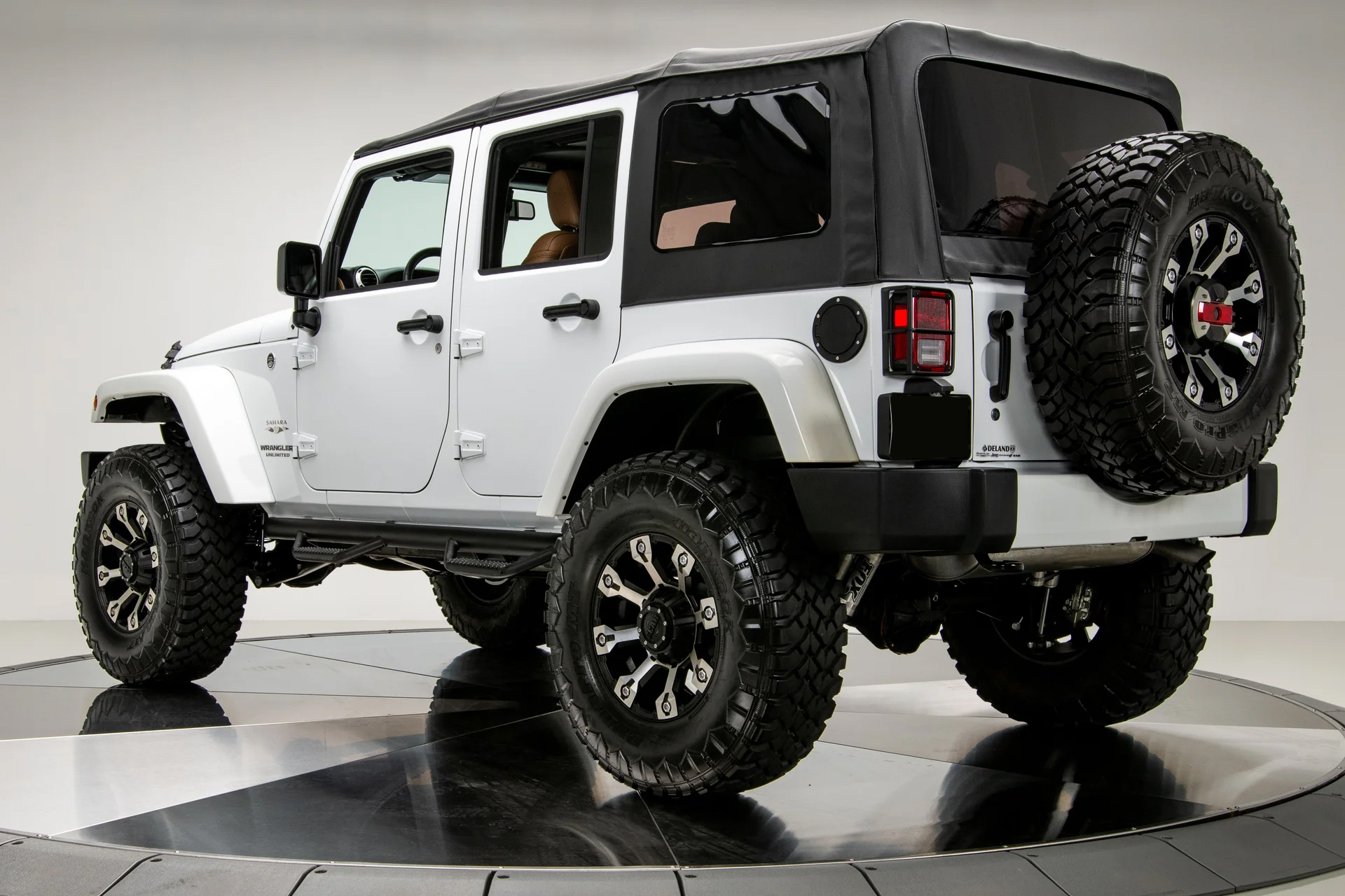 2016 Jeep Wrangler Sahara - Image 3