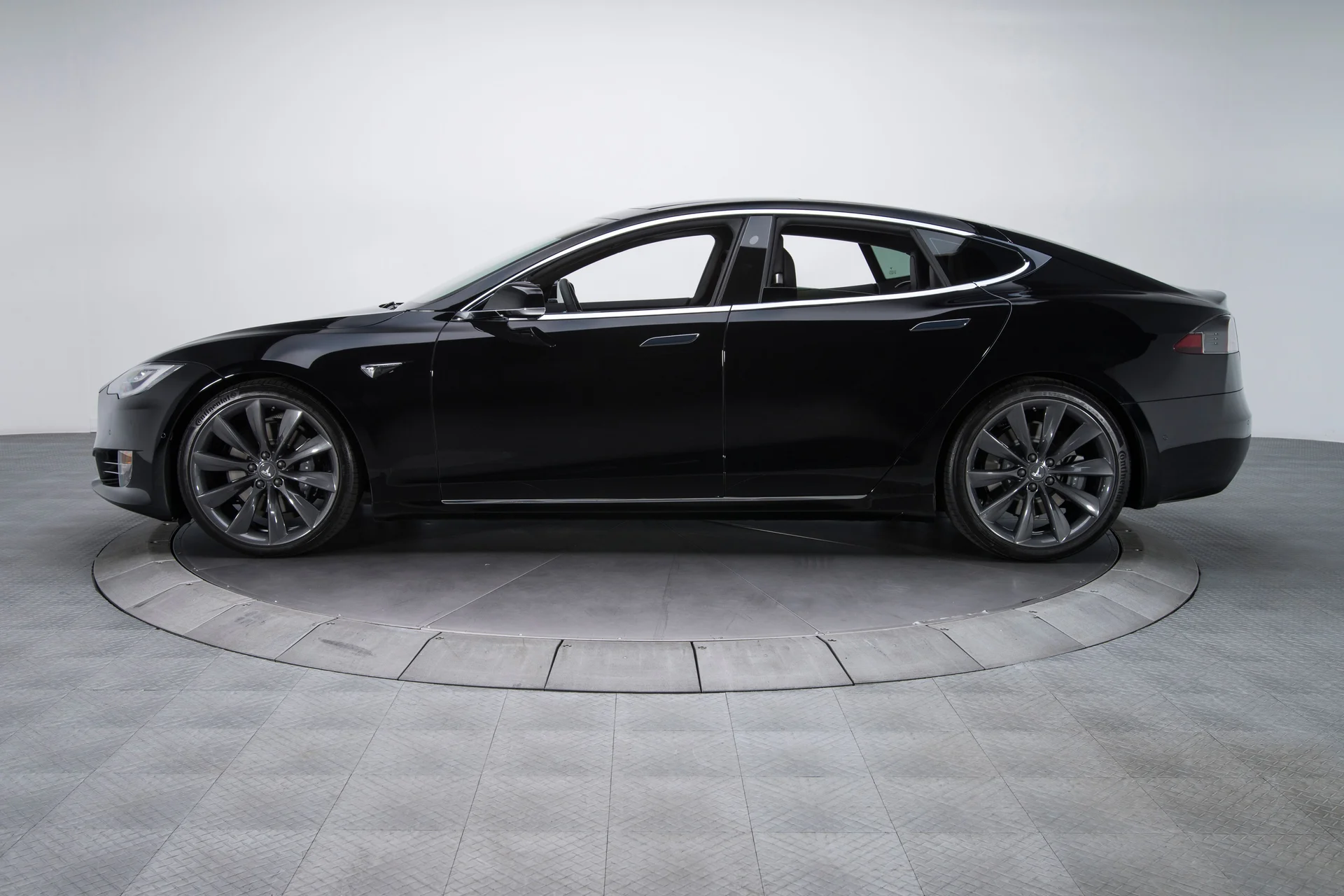 2017 Tesla Model S 75D - Image 2