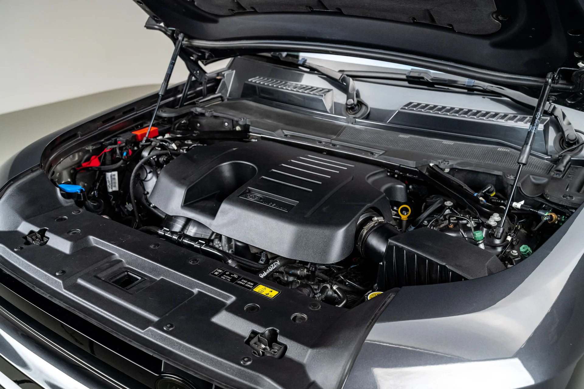 2021 Land Rover Defender - Image 10