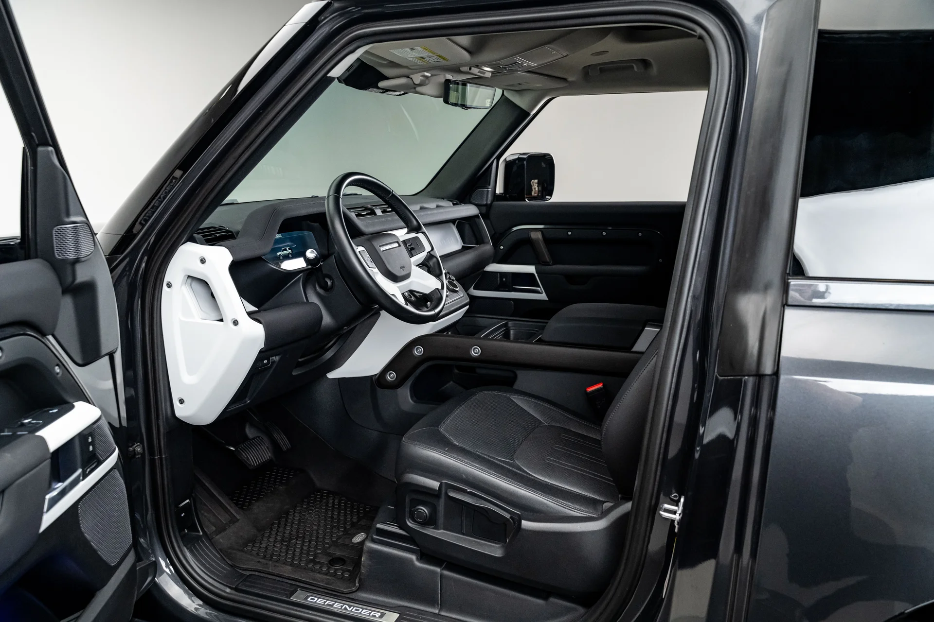 2021 Land Rover Defender - Image 11