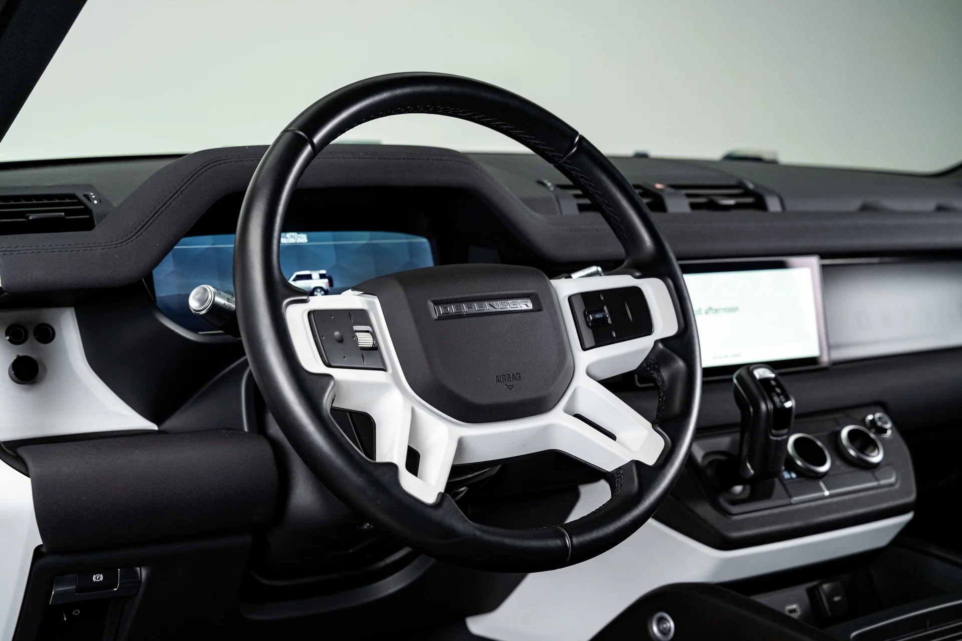 2021 Land Rover Defender - Image 12