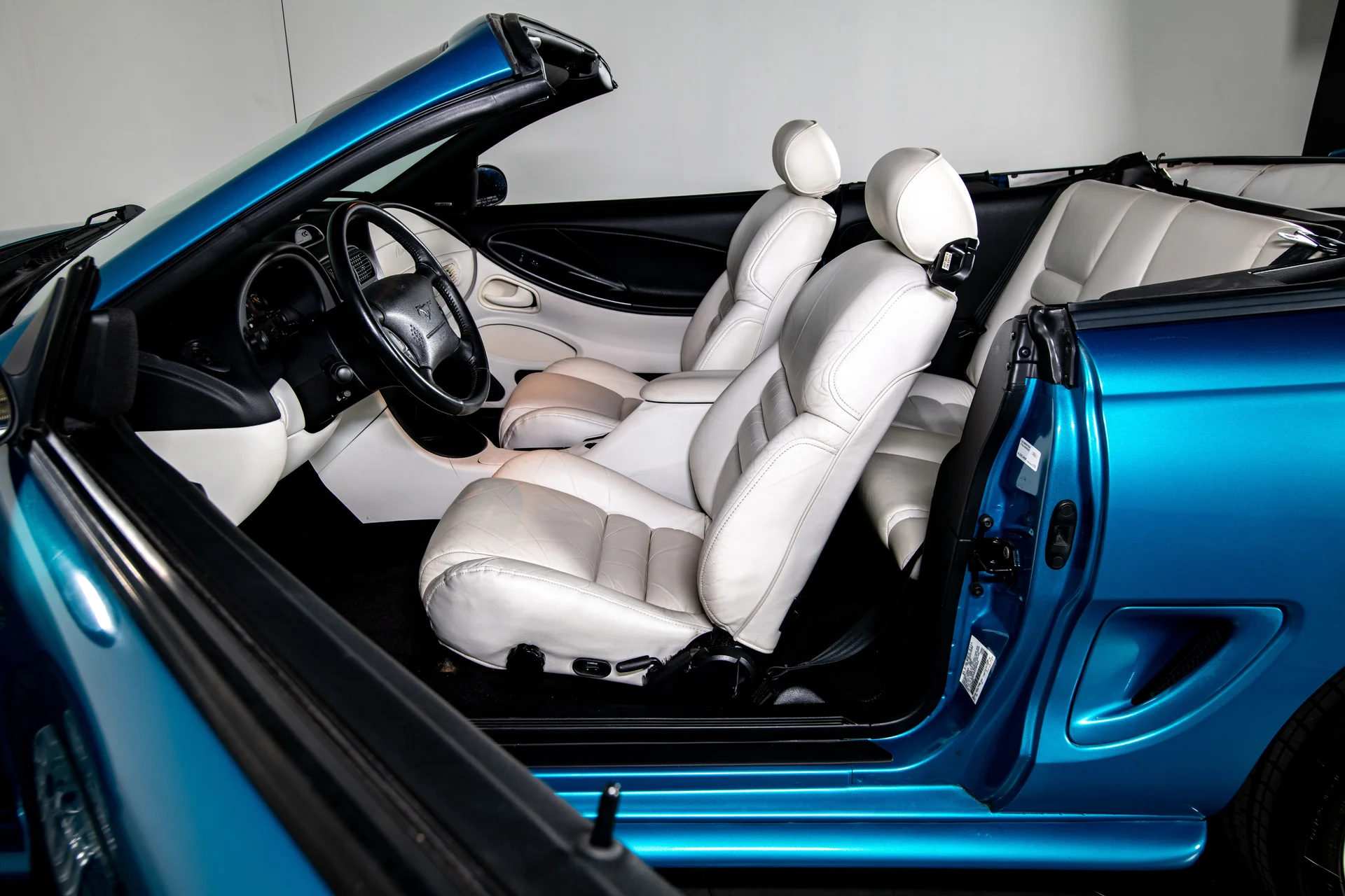 1995 Ford Mustang GT - Image 11