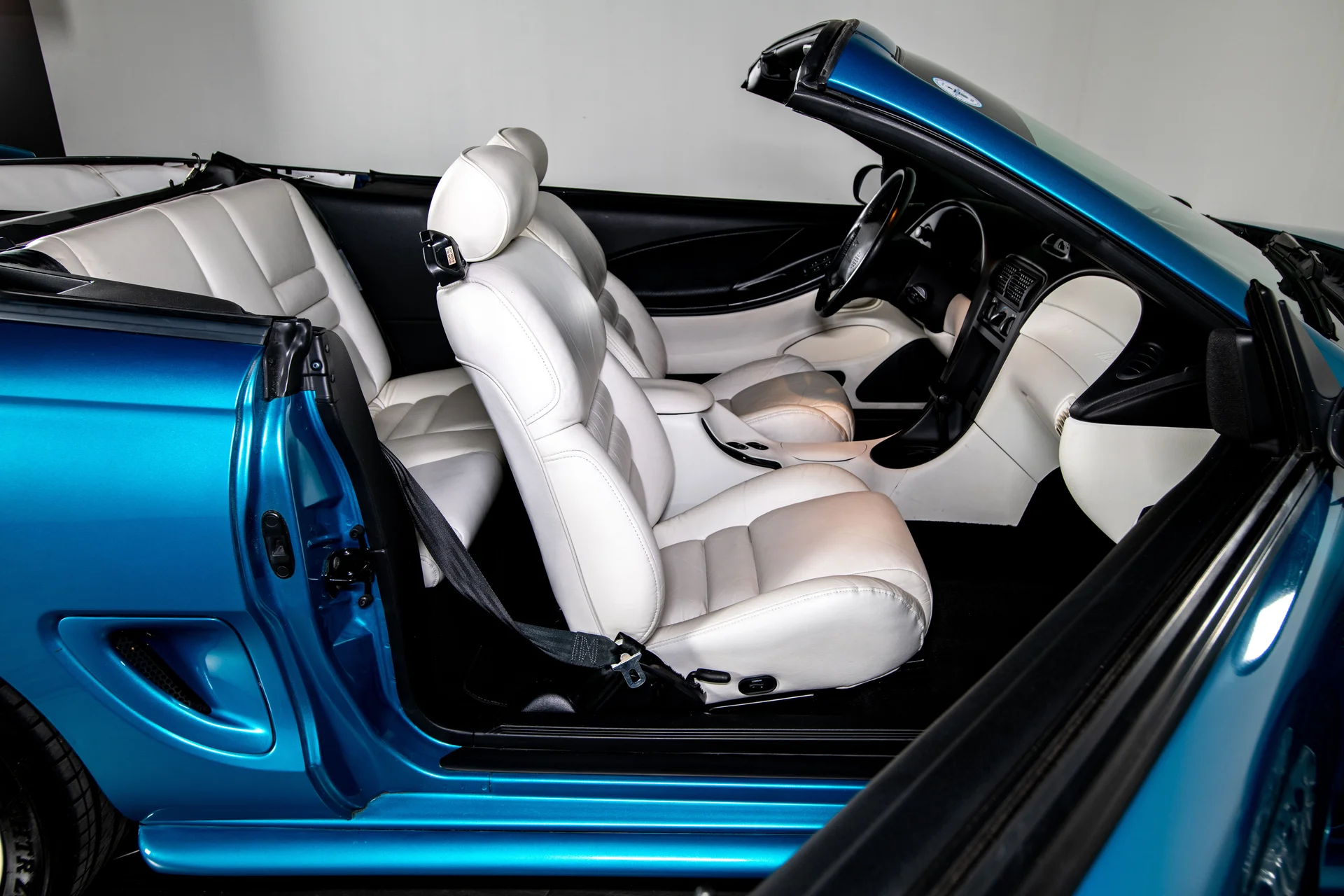 1995 Ford Mustang GT - Image 12