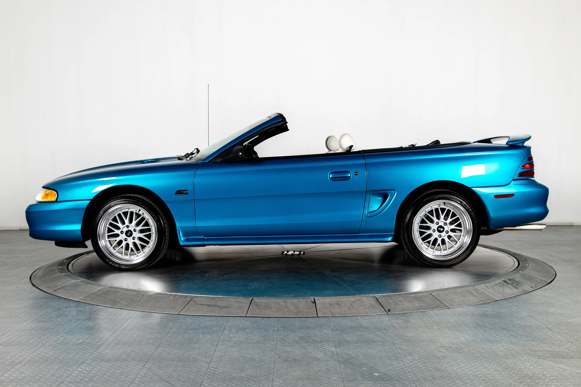 1995 Ford Mustang GT - Image 2