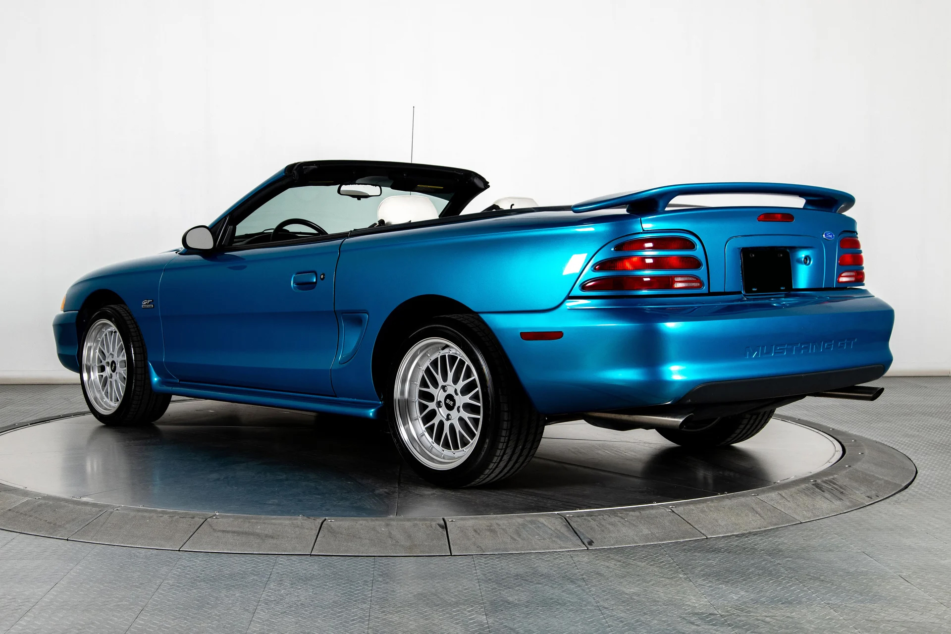 1995 Ford Mustang GT - Image 3