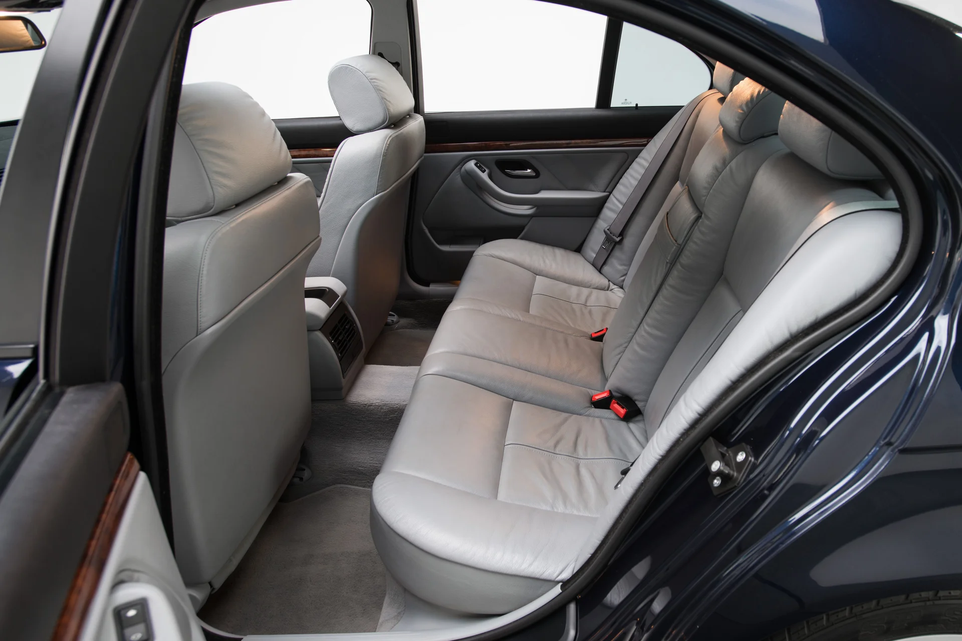 1999 BMW 540i - Image 13