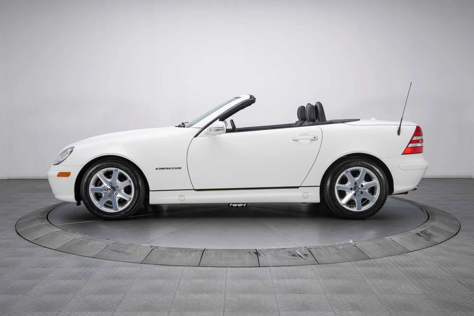 2002 Mercedes-Benz SLK230 - Image 2